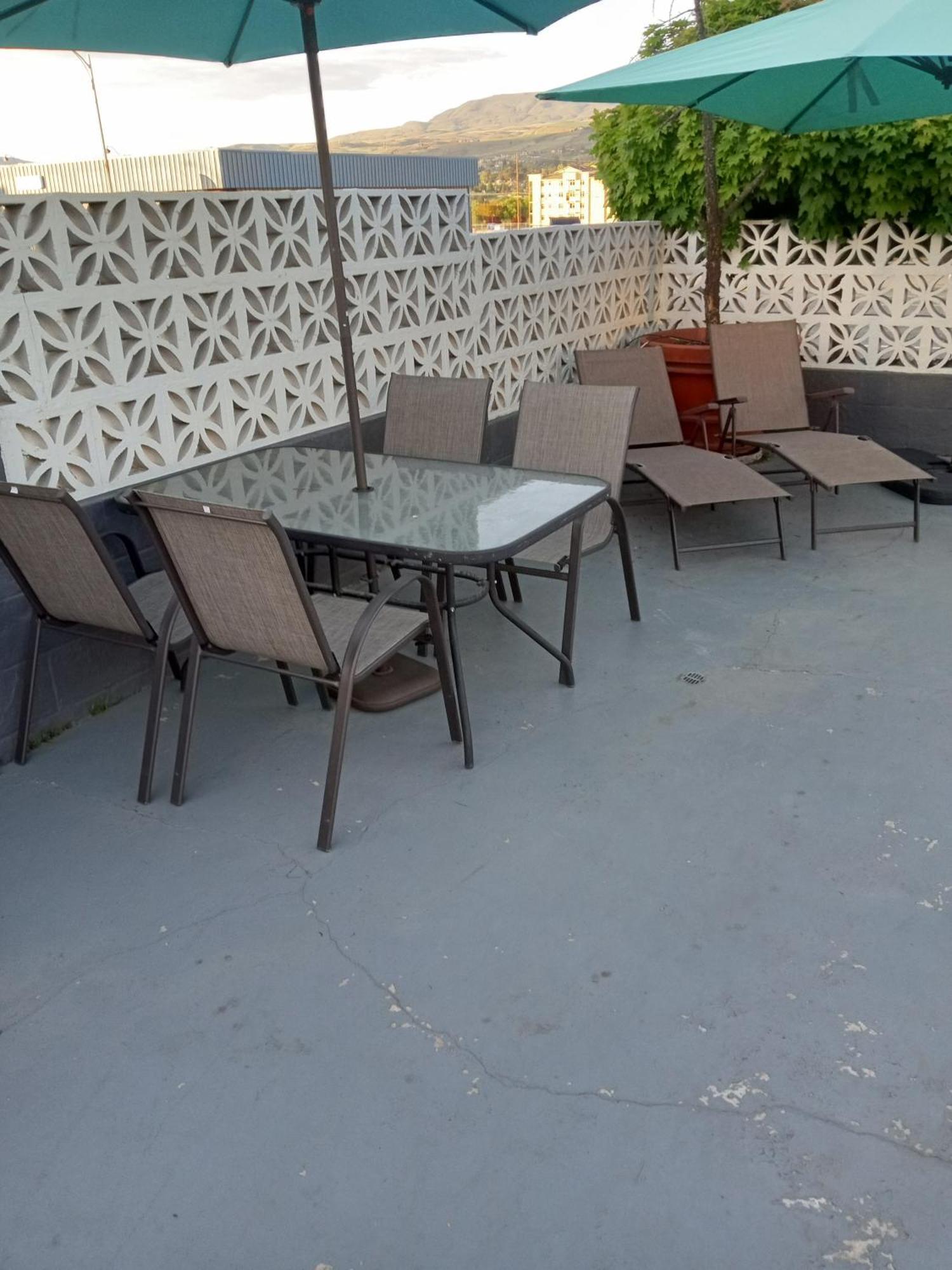 Downtown Inn Уеначи Екстериор снимка